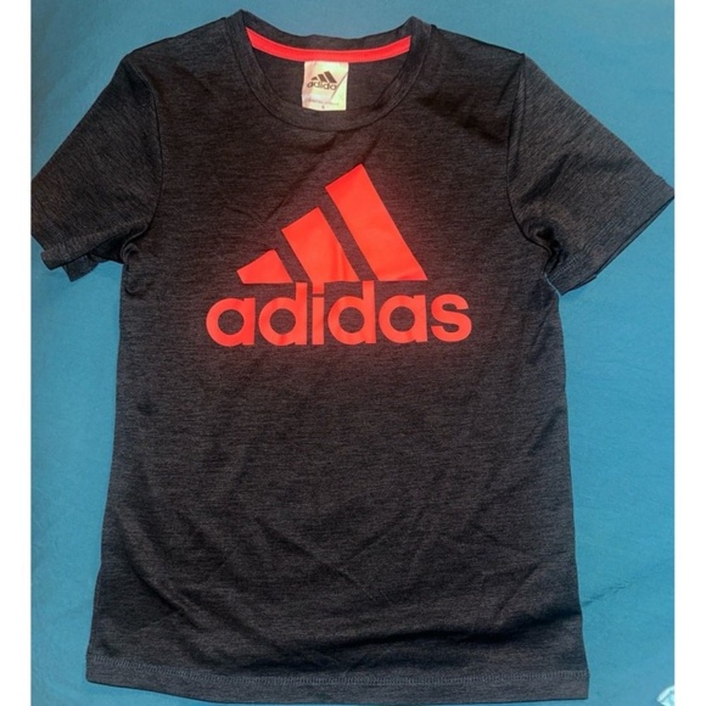 Adidas Athletic t‎ shirt